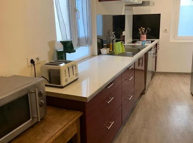 Superbe Triplex Meuble Confort Hyper Centre St Cere 3 Wifi 120 M2 8 Pers Max شقة