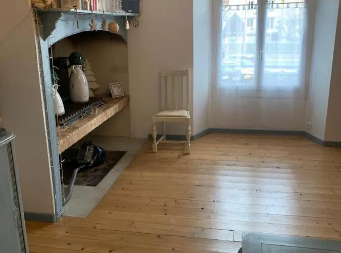 Superbe Triplex Meuble Confort Hyper Centre St Cere 3 Wifi 120 M2 8 Pers Max شقة